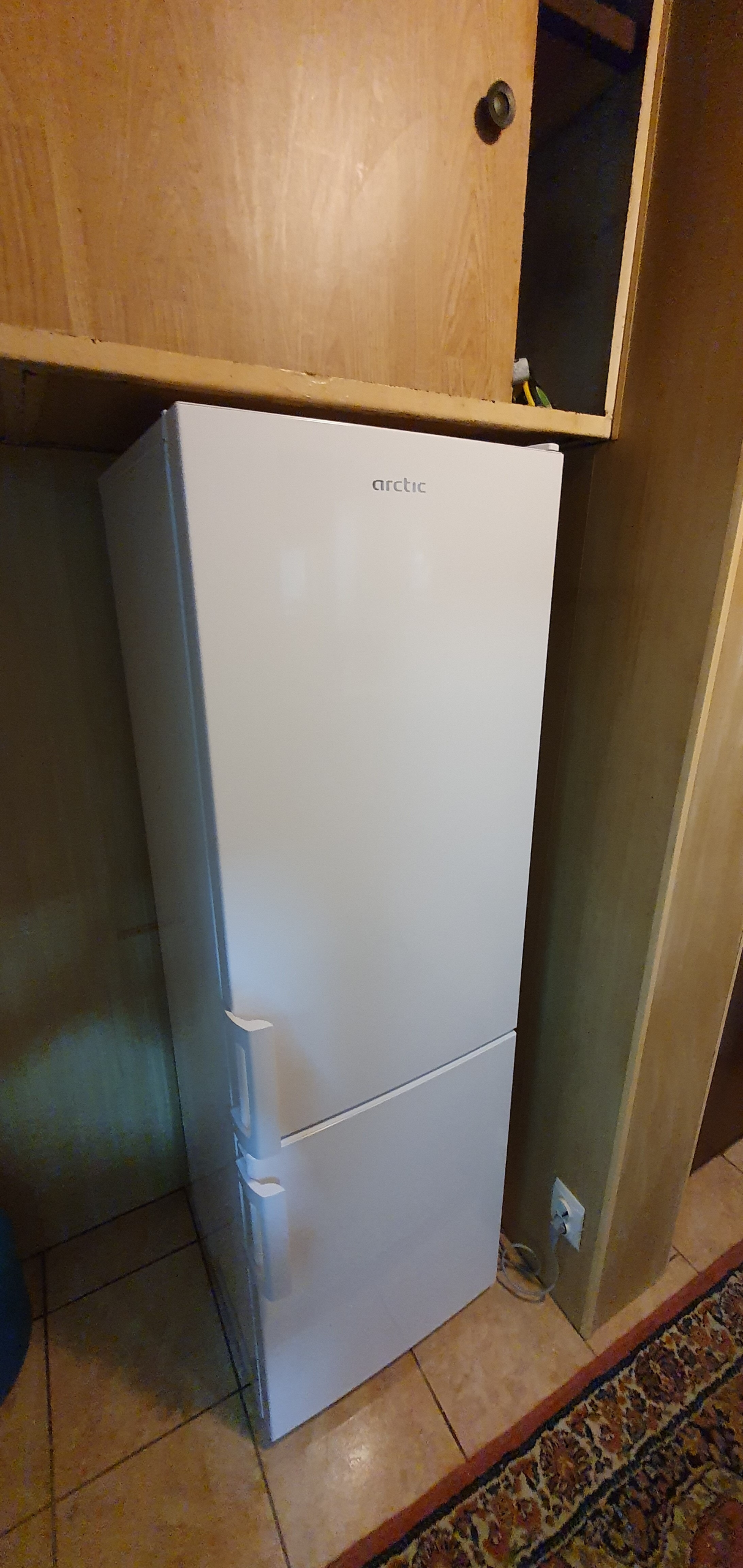 combina frigorifica Arctic AK54270+, 262 l ieftin Emag