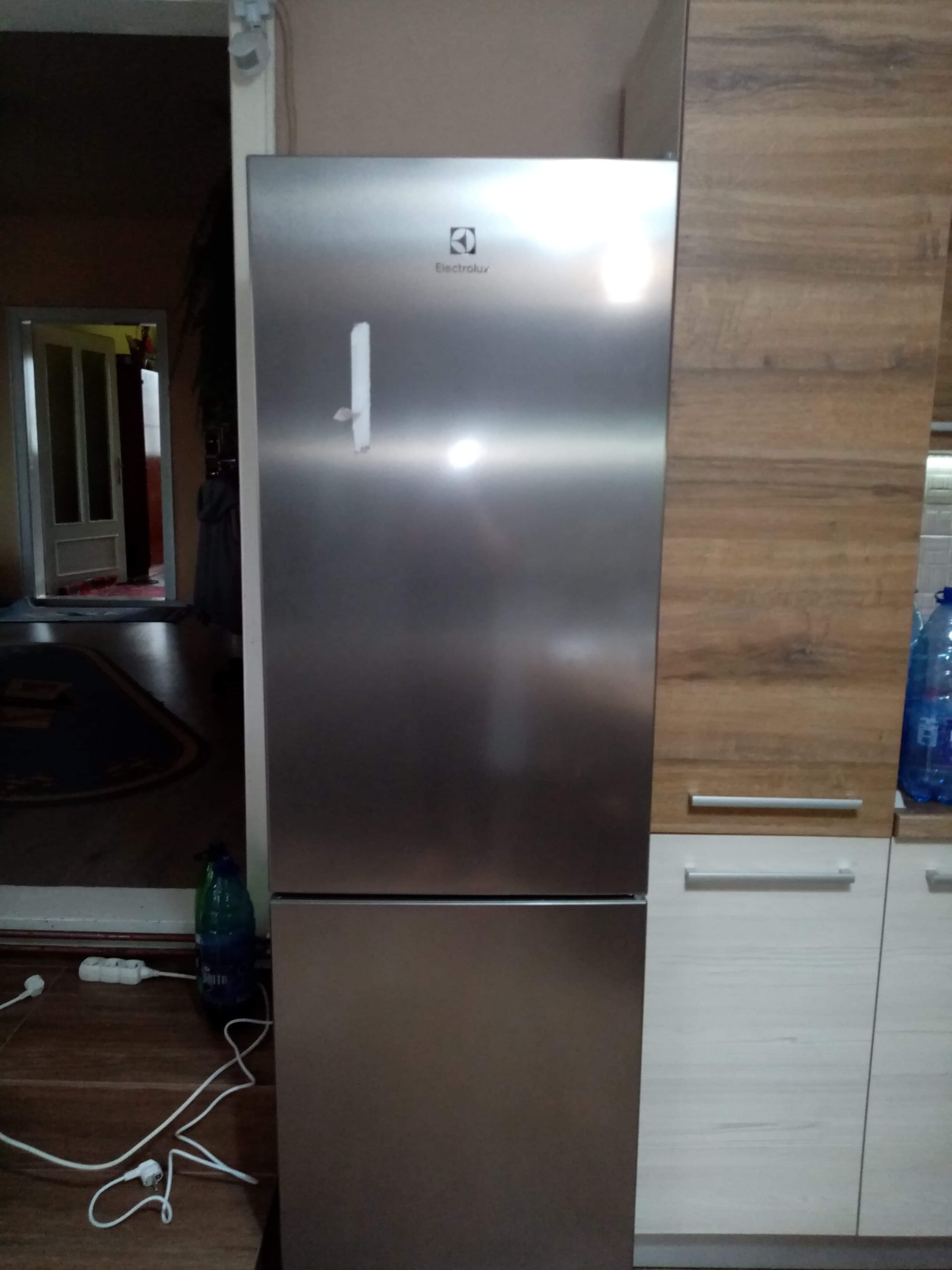 combina frigorifica Electrolux LNT5MF32U0, 324 l ieftin Emag
