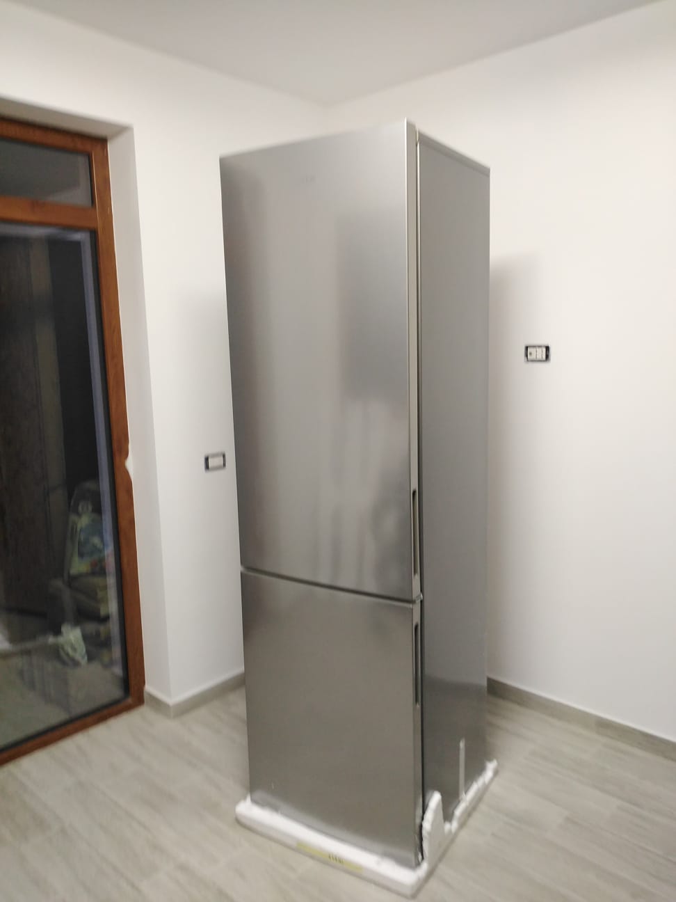 combina frigorifica Arctic AK60360M30MT, 339 l ieftin Emag