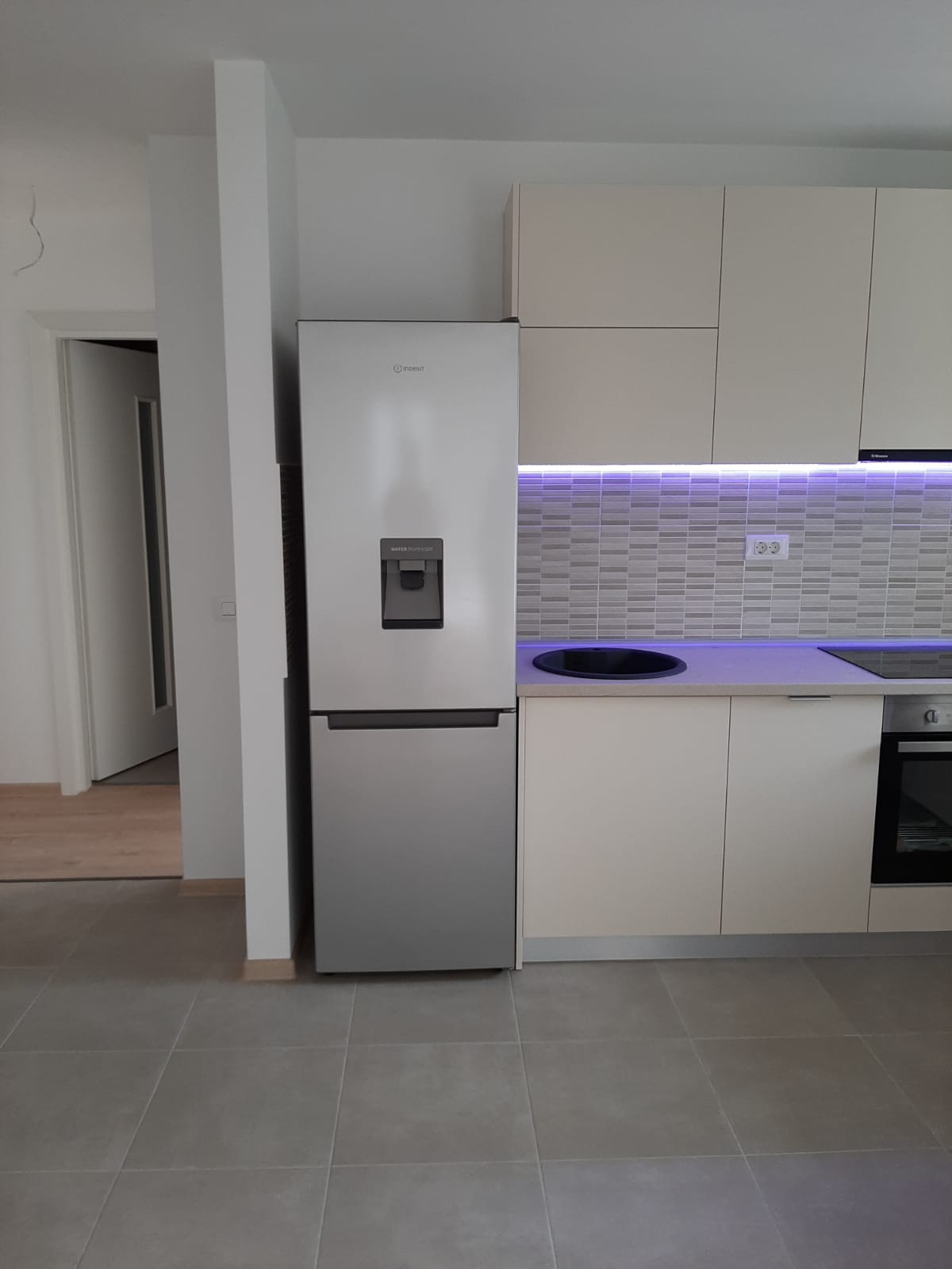 combina frigorifica Indesit LI8S1ESAQUA, 334 l ieftin Emag
